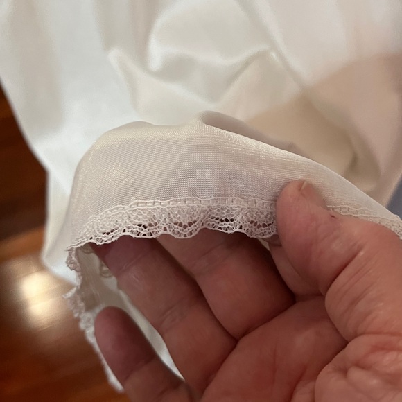 Vassarette Full Slip Winter White Lace Trimmed - so pretty Sz 34 - Picture 3 of 8
